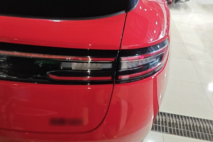 Used Hima AITO M5 2024 Extended-Range Max RS Four-Wheel Drive Advanced Intelligent Driving Version Right Rear Taillight
