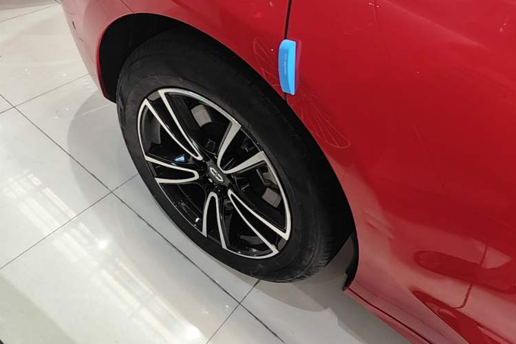Used Hima AITO M5 2024 Extended-Range Max Rear-Wheel Drive Advanced Intelligent Driving Version Right Rear Wheel Hub