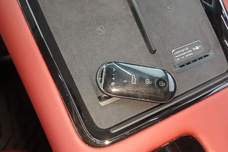 Used Hima AITO M5 2024 Extended-Range Max RS Four-Wheel Drive Advanced Intelligent Driving Version Vehicle Key