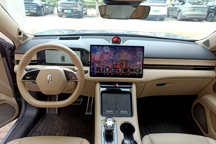 Used Hima AITO M5 2024 Extended-Range Max RS Four-Wheel Drive Advanced Intelligent Driving Version Center Console