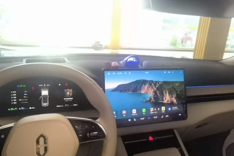 Used Hima AITO M5 2024 Extended-Range Max RS Four-Wheel Drive Advanced Intelligent Driving Version Center Console