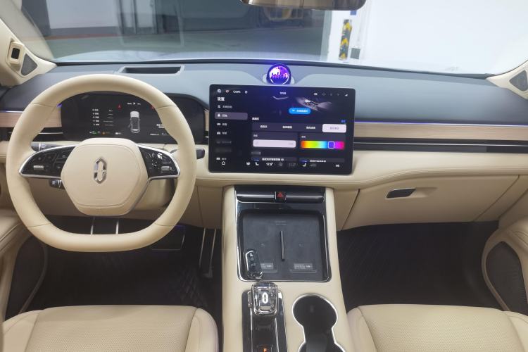 Used Hima AITO M5 2024 Extended-Range Max RS Four-Wheel Drive Advanced Intelligent Driving Version Center Console