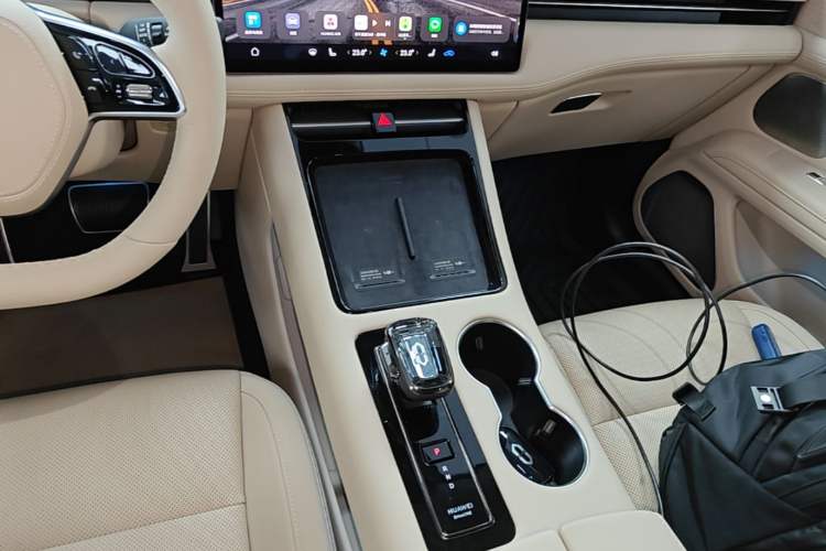 Used Hima AITO M5 2024 Extended-Range Max RS Four-Wheel Drive Advanced Intelligent Driving Version Gear Lever