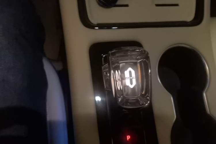 Used Hima AITO M5 2024 Extended-Range Max RS Four-Wheel Drive Advanced Intelligent Driving Version Gear Lever