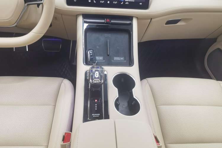 Used Hima AITO M5 2024 Extended-Range Max RS Four-Wheel Drive Advanced Intelligent Driving Version Gear Lever
