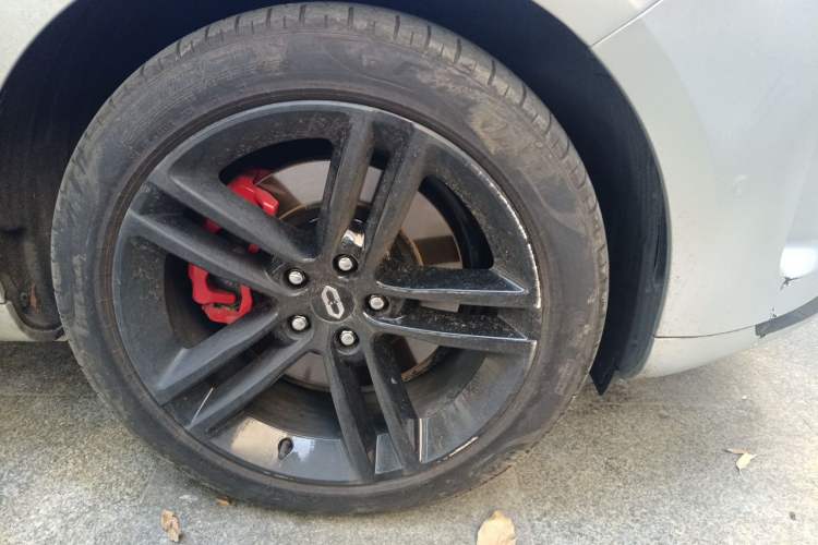 Used Hima AITO M5 2024 Extended-Range Max RS Four-Wheel Drive Advanced Intelligent Driving Version Right Front Wheel Hub