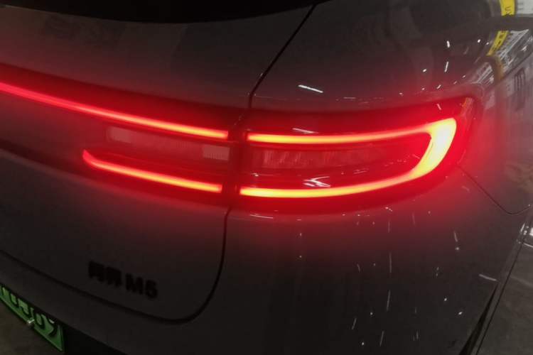 Used Hima AITO M5 2024 Extended-Range Max RS Four-Wheel Drive Advanced Intelligent Driving Version Right Rear Taillight