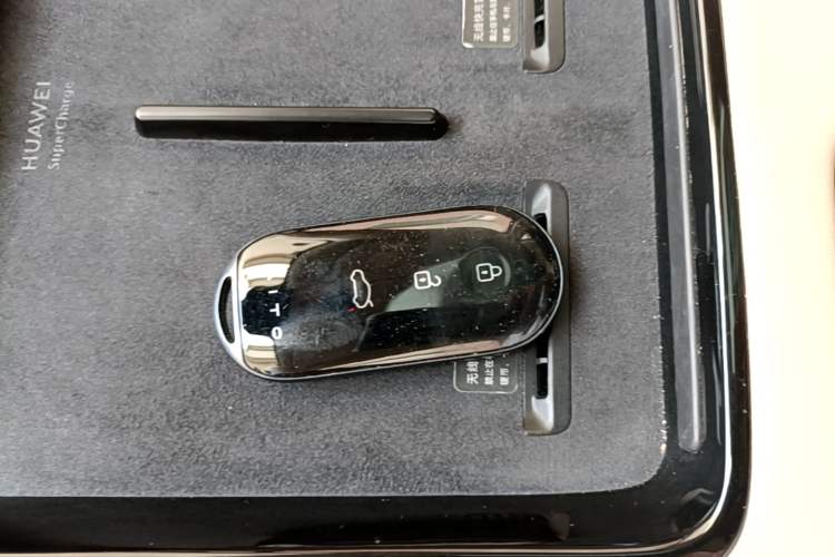 Used Hima AITO M5 2024 Extended-Range Max RS Four-Wheel Drive Advanced Intelligent Driving Version Vehicle Key