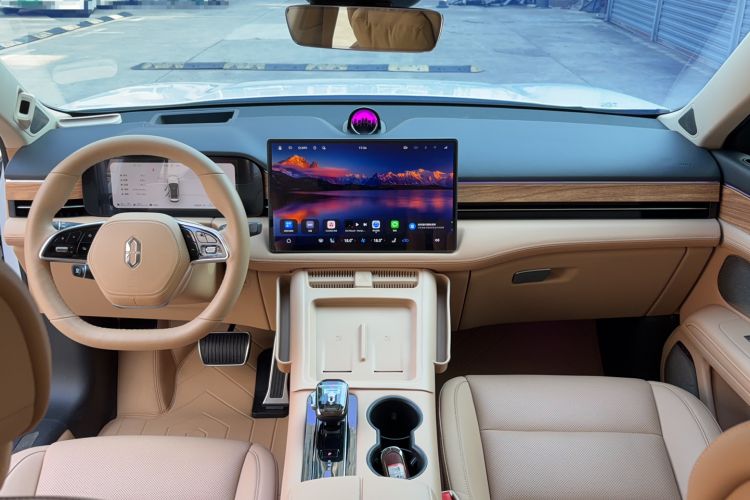 Used Hima AITO M5 2024 Extended-Range Max Rear-Wheel Drive Advanced Intelligent Driving Version Center Console