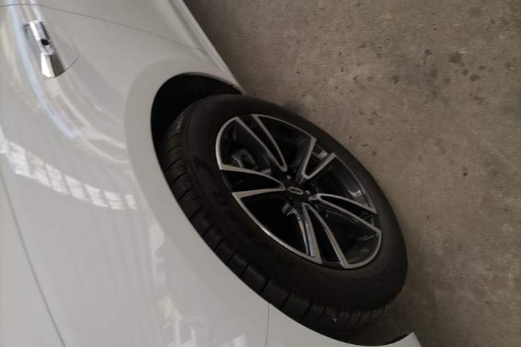 Used Hima AITO M5 2024 Extended-Range Max Rear-Wheel Drive Advanced Intelligent Driving Version Left Front Wheel Hub