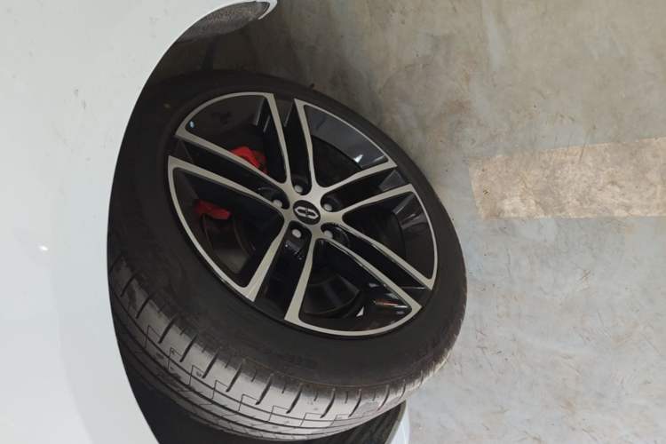 Used Hima AITO M5 2024 Extended-Range Max Rear-Wheel Drive Advanced Intelligent Driving Version Left Front Wheel Hub