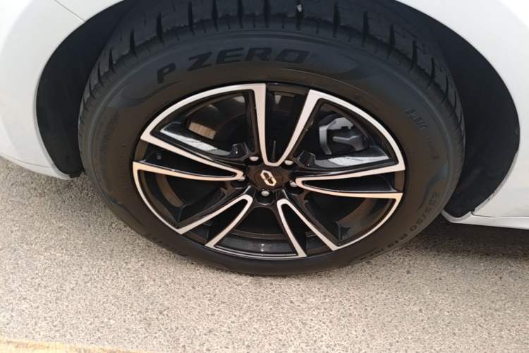 Used Hima AITO M5 2024 Extended-Range Max Rear-Wheel Drive Advanced Intelligent Driving Version Left Front Wheel Hub