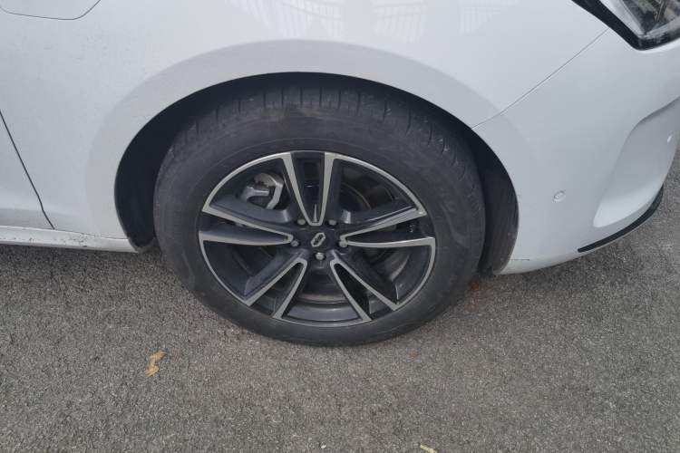 Used Hima AITO M5 2024 All-Electric Max Rear-Drive Advanced Intelligent Driving Version Right Front Wheel Hub