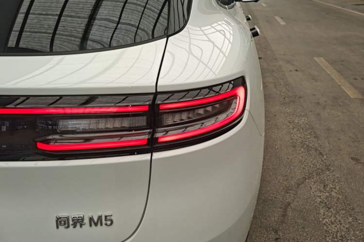 Used Hima AITO M5 2024 Extended-Range Max Rear-Wheel Drive Advanced Intelligent Driving Version Right Rear Taillight
