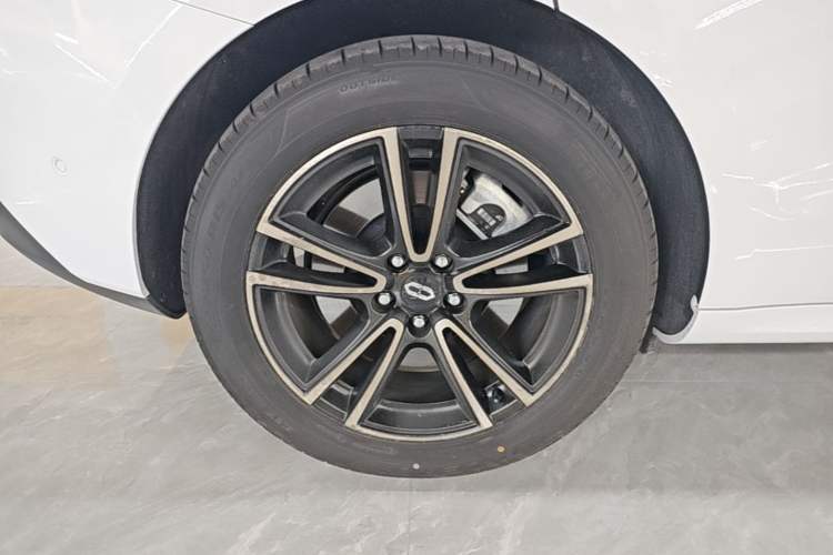 Used Hima AITO M5 2024 All-Electric Max Rear-Drive Advanced Intelligent Driving Version Right Rear Wheel Hub