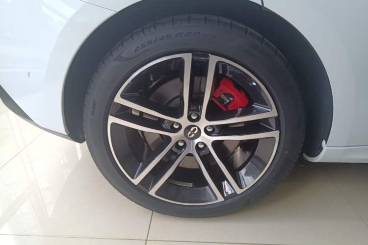 Used Hima AITO M5 2024 Extended-Range Max Rear-Wheel Drive Advanced Intelligent Driving Version Right Rear Wheel Hub