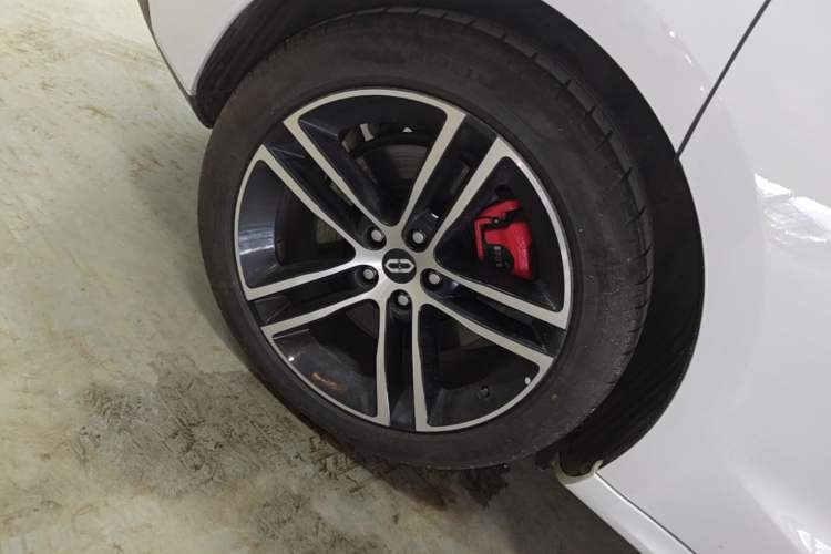 Used Hima AITO M5 2024 Extended-Range Max Rear-Wheel Drive Advanced Intelligent Driving Version Right Rear Wheel Hub