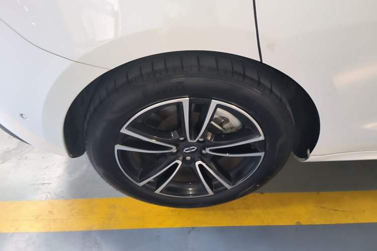 Used Hima AITO M5 2024 Extended-Range Max Rear-Wheel Drive Advanced Intelligent Driving Version Right Rear Wheel Hub
