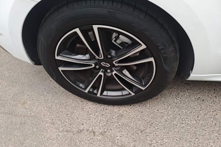 Used Hima AITO M5 2024 Extended-Range Max Rear-Wheel Drive Advanced Intelligent Driving Version Right Rear Wheel Hub