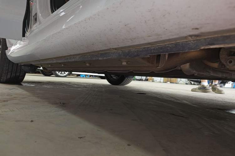 Used Hima AITO M5 2024 Extended-Range Max Rear-Wheel Drive Advanced Intelligent Driving Version Right Side Sill