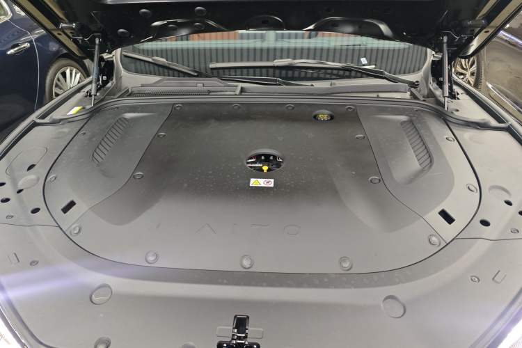 Used Hima AITO M5 2025 Extended-Range Ultra Rear-Wheel-Drive Version Engine Bay