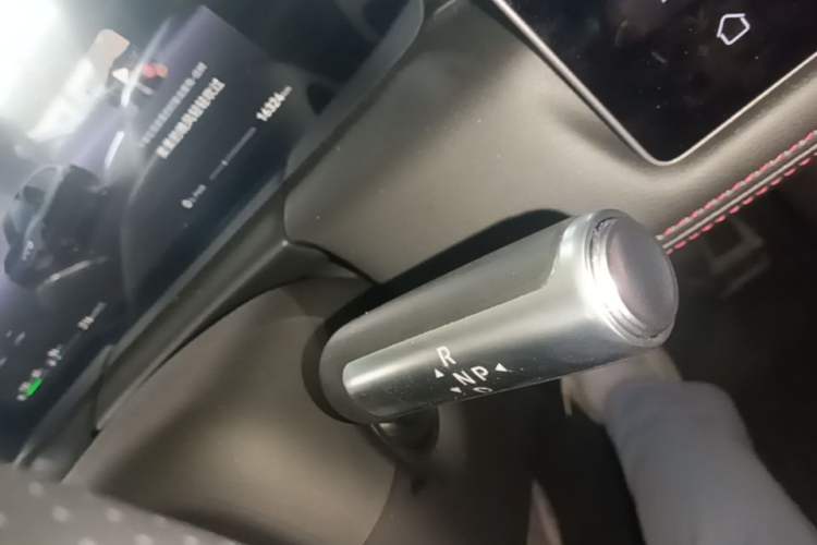 Used Hima AITO M5 2025 Extended-Range Ultra Rear-Wheel-Drive Version Gear Lever