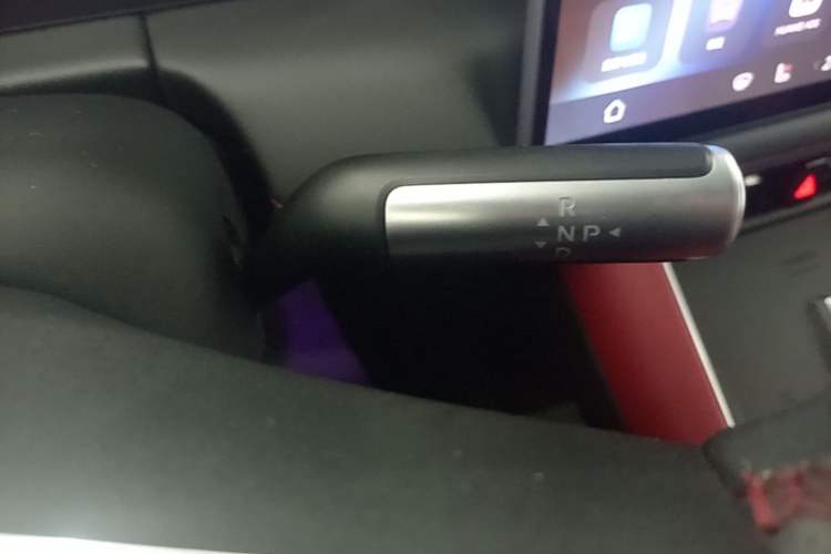 Used Hima AITO M5 2025 Extended-Range Ultra Rear-Wheel-Drive Version Gear Lever