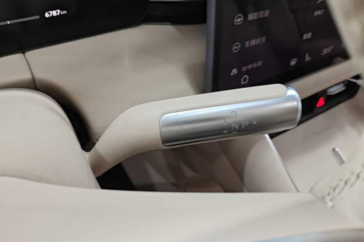 Used Hima AITO M5 2025 Extended-Range Ultra All-Wheel-Drive Version Gear Lever