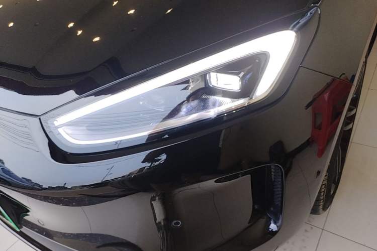 Used Hima AITO M5 2025 Extended-Range Ultra Rear-Wheel-Drive Version Left Front Headlight