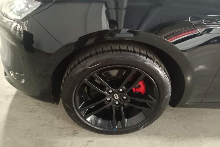 Used Hima AITO M5 2025 Extended-Range Ultra Rear-Wheel-Drive Version Left Front Wheel Hub