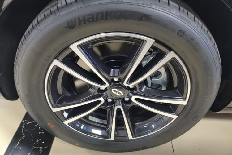 Used Hima AITO M5 2025 Extended-Range Ultra Rear-Wheel-Drive Version Left Front Wheel Hub