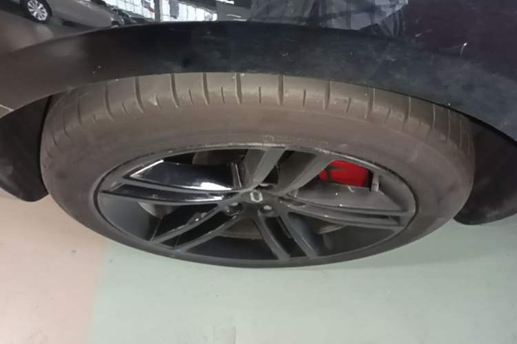 Used Hima AITO M5 2025 Extended-Range Ultra Rear-Wheel-Drive Version Left Front Wheel Hub
