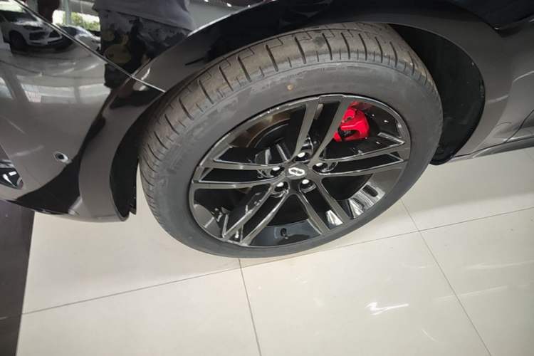 Used Hima AITO M5 2025 Extended-Range Ultra All-Wheel-Drive Version Left Front Wheel Hub