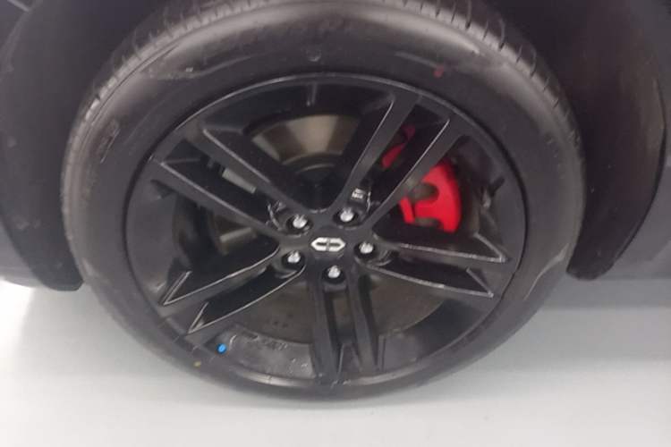 Used Hima AITO M5 2025 Extended-Range Ultra Rear-Wheel-Drive Version Left Front Wheel Hub