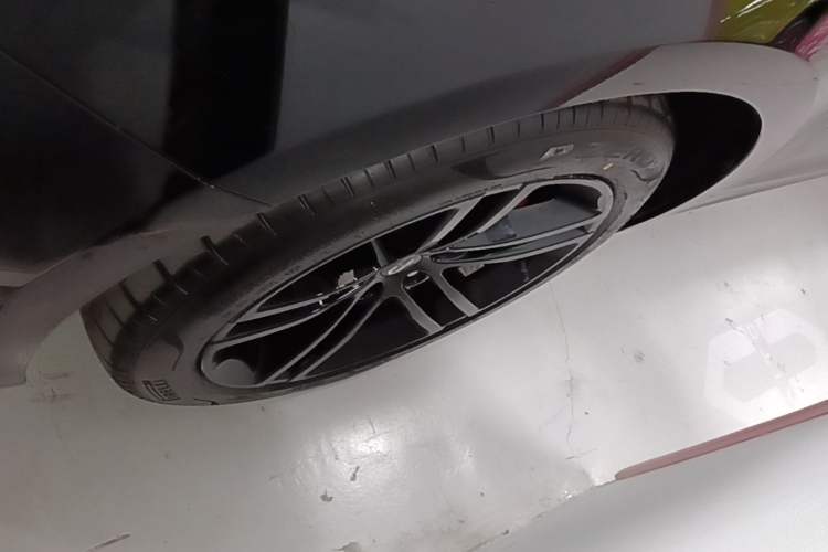 Used Hima AITO M5 2025 Extended-Range Ultra Rear-Wheel-Drive Version Left Front Wheel Hub