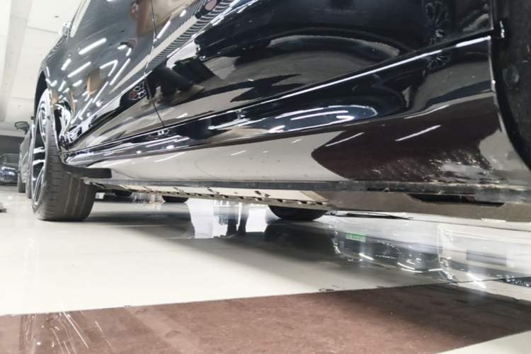 Used Hima AITO M5 2025 Extended-Range Ultra All-Wheel-Drive Version Left Side Sill