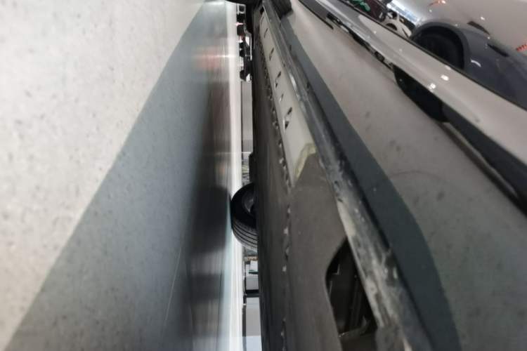 Used Hima AITO M5 2025 Extended-Range Ultra Rear-Wheel-Drive Version Left Side Sill