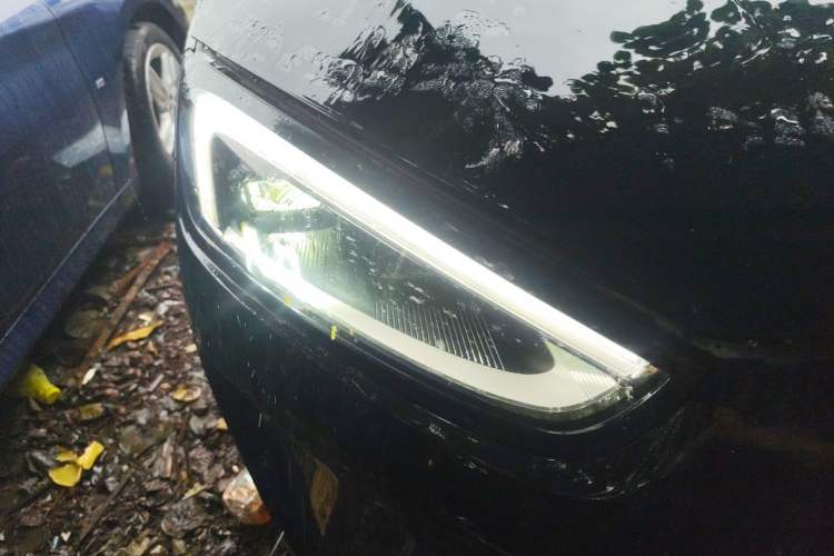 Used Hima AITO M5 2025 Extended-Range Ultra Rear-Wheel-Drive Version Right Front Headlight