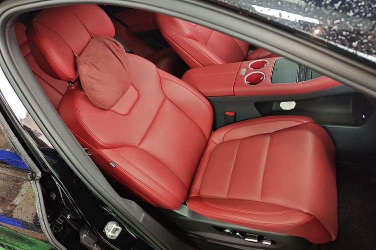 Used Hima AITO M5 2025 Extended-Range Ultra Rear-Wheel-Drive Version Right Front Seat