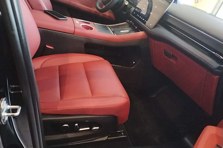 Used Hima AITO M5 2025 Extended-Range Ultra Rear-Wheel-Drive Version Right Front Seat