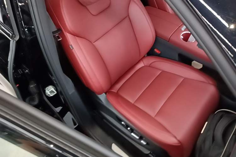 Used Hima AITO M5 2025 Extended-Range Ultra Rear-Wheel-Drive Version Right Front Seat