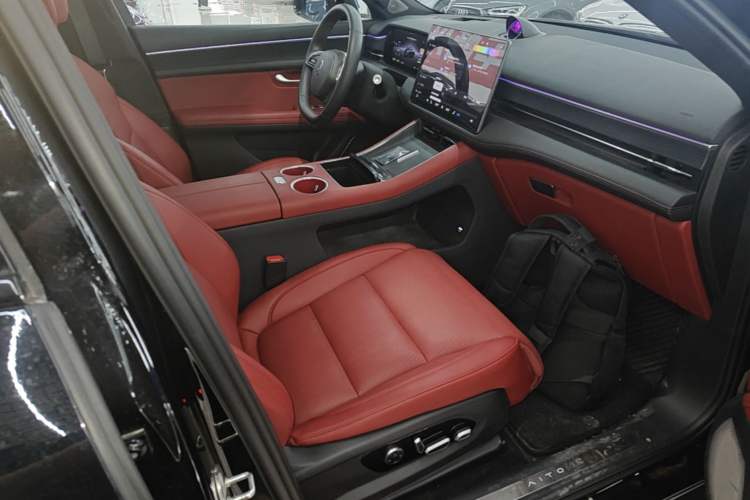 Used Hima AITO M5 2025 Extended-Range Ultra Rear-Wheel-Drive Version Right Front Seat