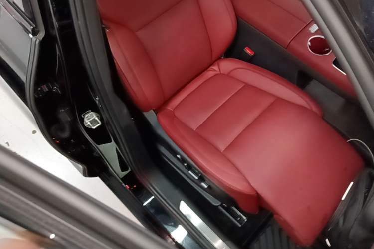 Used Hima AITO M5 2025 Extended-Range Ultra Rear-Wheel-Drive Version Right Front Seat