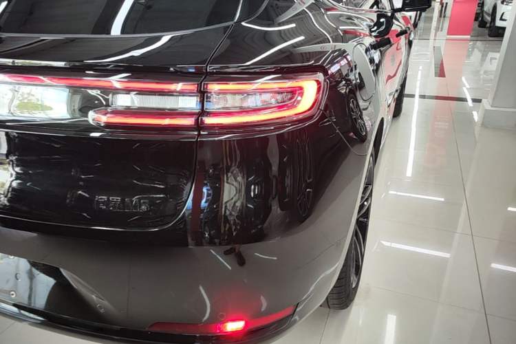 Used Hima AITO M5 2025 Extended-Range Ultra All-Wheel-Drive Version Right Rear Taillight