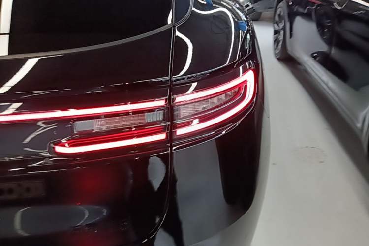 Used Hima AITO M5 2025 Extended-Range Ultra Rear-Wheel-Drive Version Right Rear Taillight