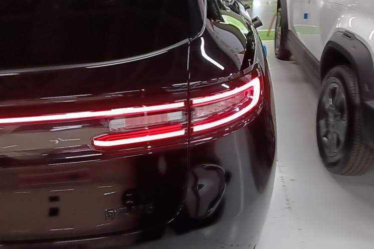 Used Hima AITO M5 2025 Extended-Range Ultra Rear-Wheel-Drive Version Right Rear Taillight
