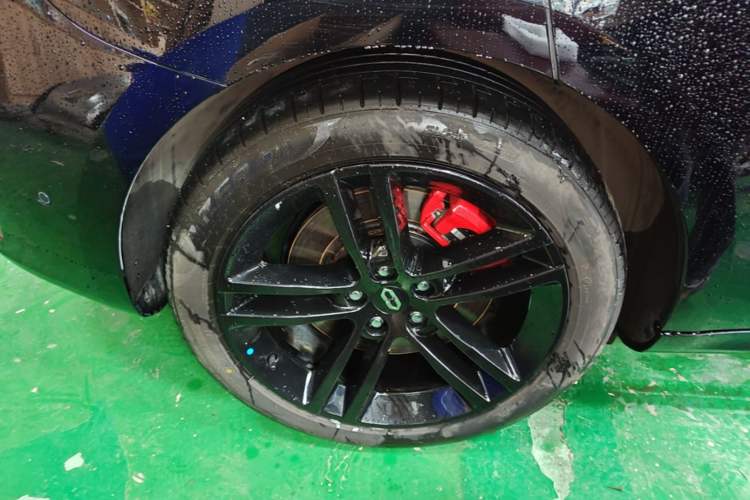 Used Hima AITO M5 2025 Extended-Range Ultra Rear-Wheel-Drive Version Right Rear Wheel Hub
