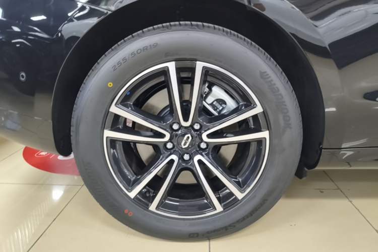 Used Hima AITO M5 2025 Extended-Range Ultra Rear-Wheel-Drive Version Right Rear Wheel Hub
