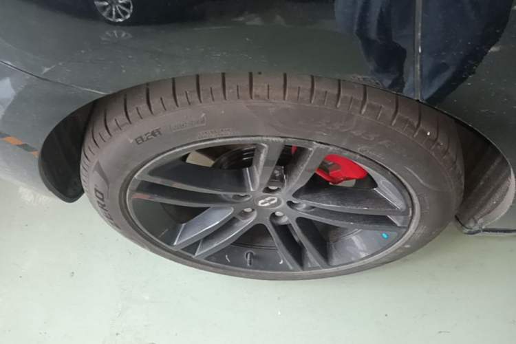 Used Hima AITO M5 2025 Extended-Range Ultra Rear-Wheel-Drive Version Right Rear Wheel Hub