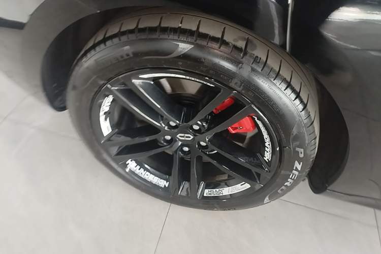 Used Hima AITO M5 2025 Extended-Range Ultra All-Wheel-Drive Version Right Rear Wheel Hub